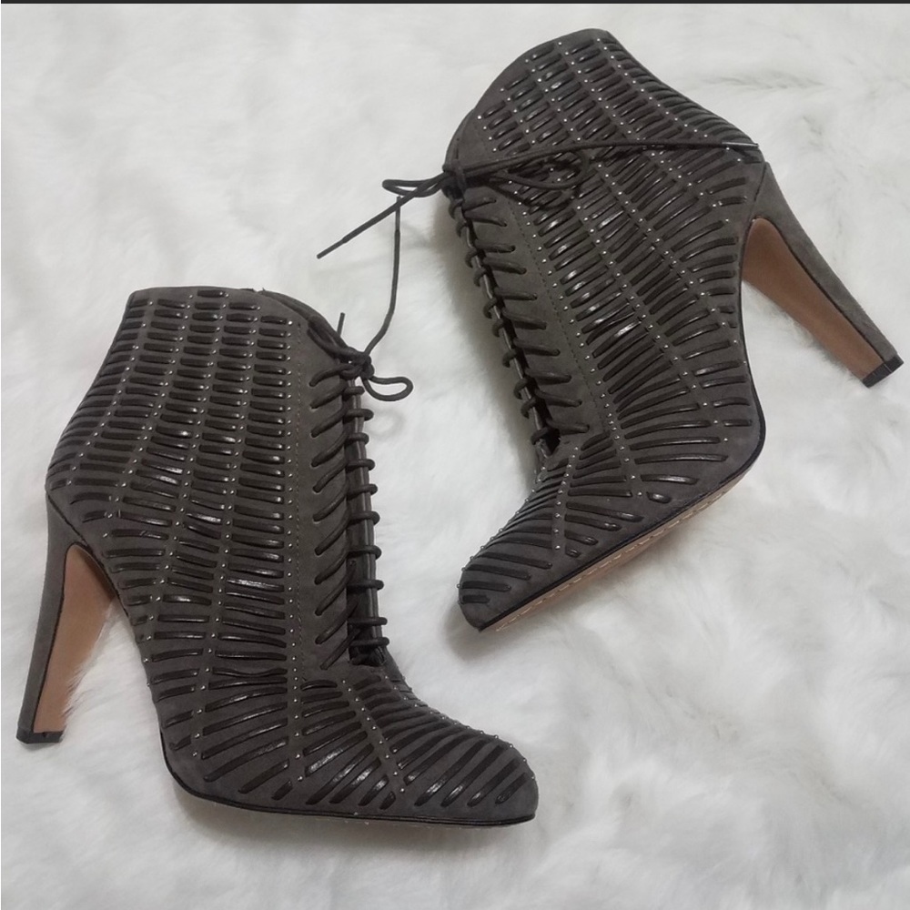 NEW Vince Camuto gray lace up bootie size 9